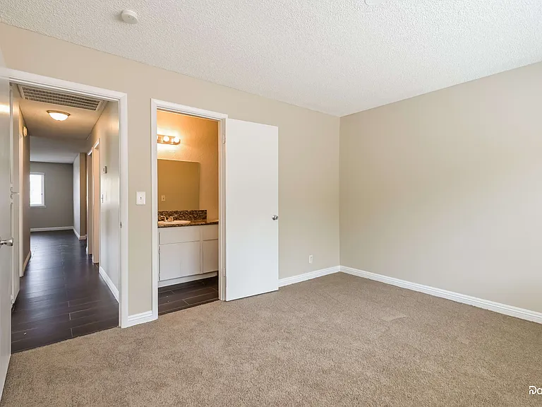 422 Chateau Dr — Photo 11