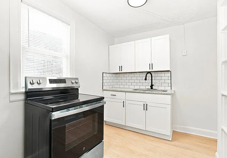 397 Catherine St #1 — Photo 7