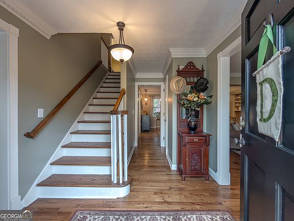 3rd image of 733 Ridgeview Dr