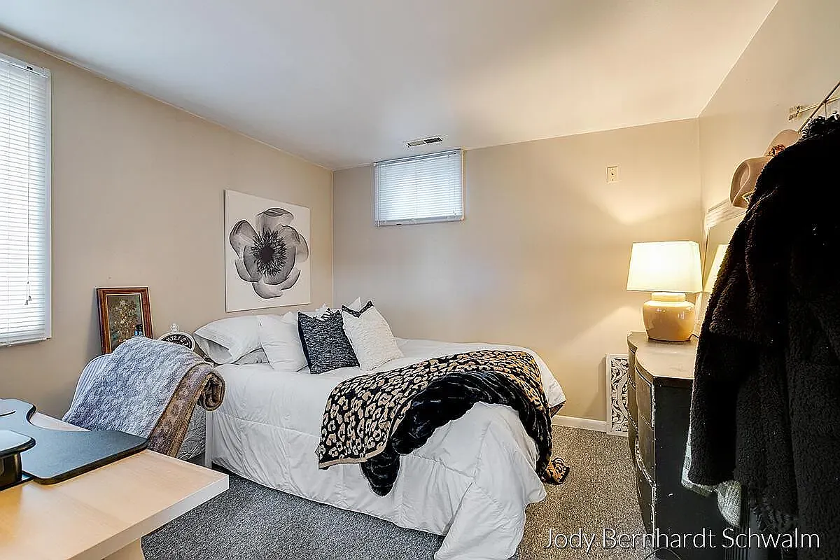 3 bed, 2361 sqft, $1,950 — Photo 4