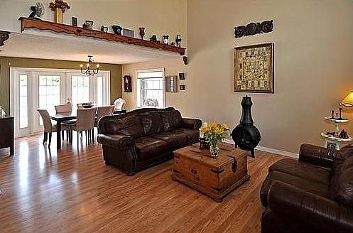 3rd image of 321 Bermuda Springs Dr