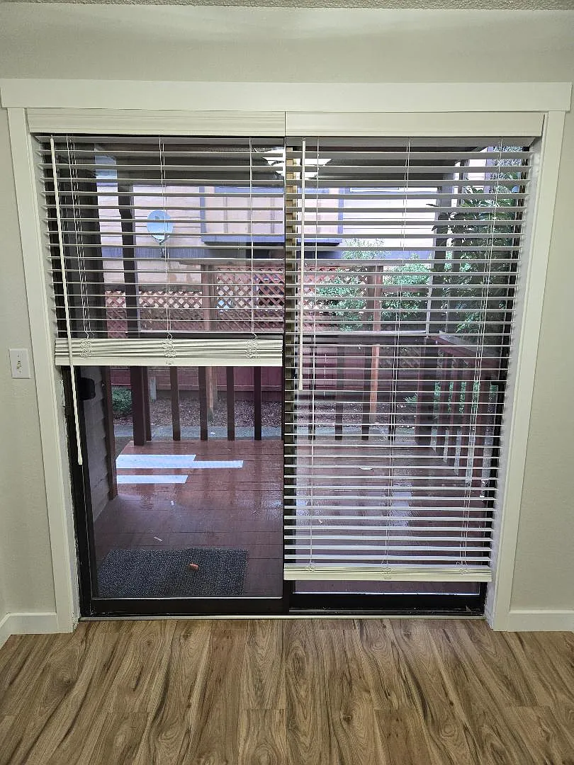 2 bed, 1100 sqft, $2,200 — Photo 3