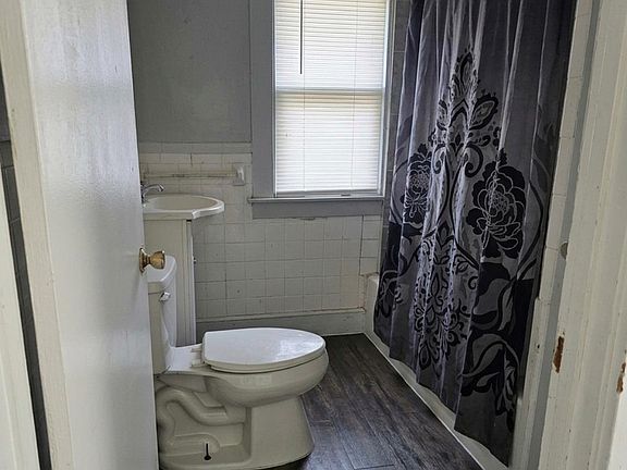 5th image of 18402 Revere St