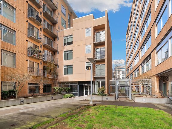 2nd image of 701 Columbia St APT 503