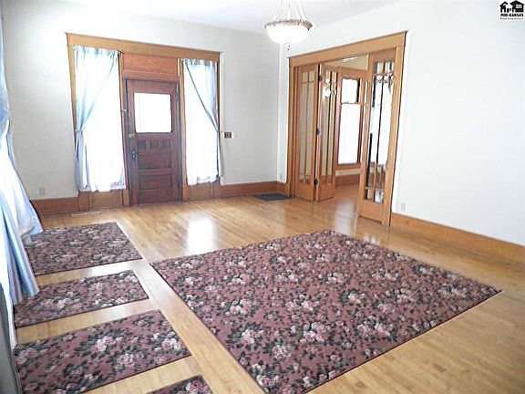 2nd image of 106 E 11th Ave