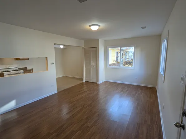 10S433 Echo Ln, Willowbrook, IL 60527