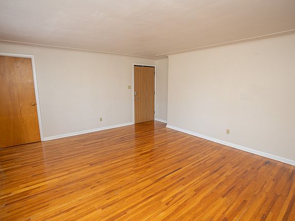 4th image of 210 E Dunklin St #B3