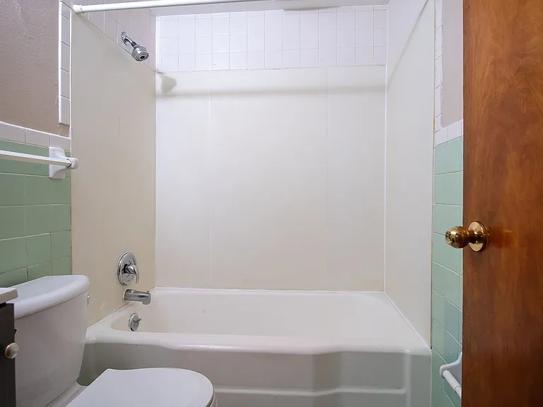 109 16th St NE — Photo 6