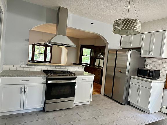 3rd image of 3036 James Ave S