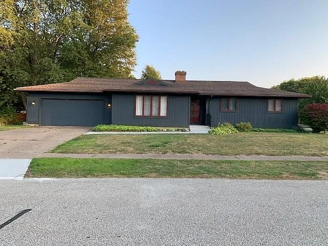 2047 Enfield Ln photo 1