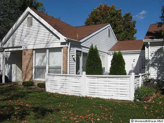 2nd image of 819 Liverpool Circle #A