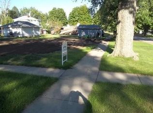 300 Mulberry St, Tipton, IA 52772