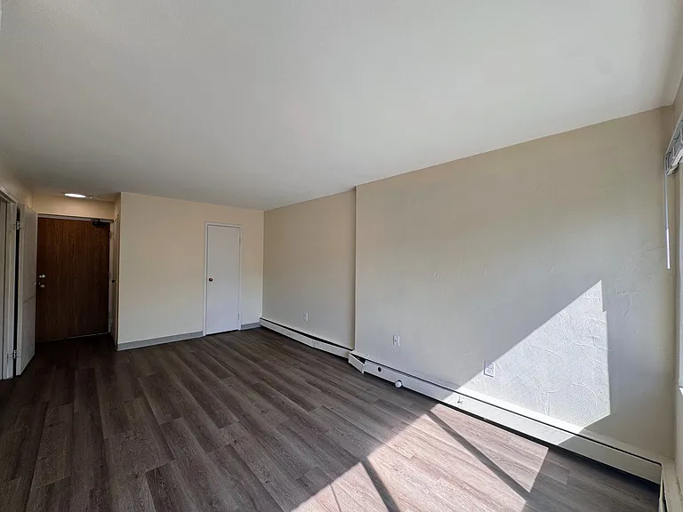 427 4th St SE #306 — Photo 4