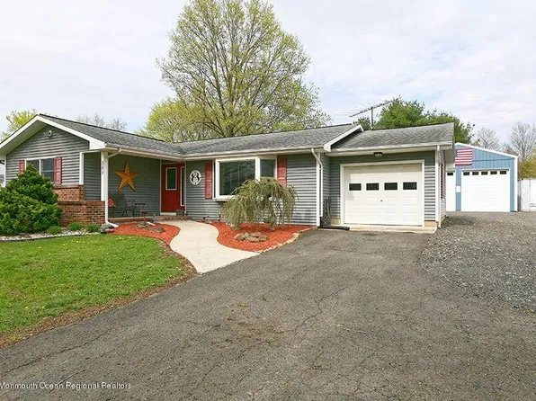 389 Chesterfield Jacobstown Rd, Wrightstown, NJ 08562