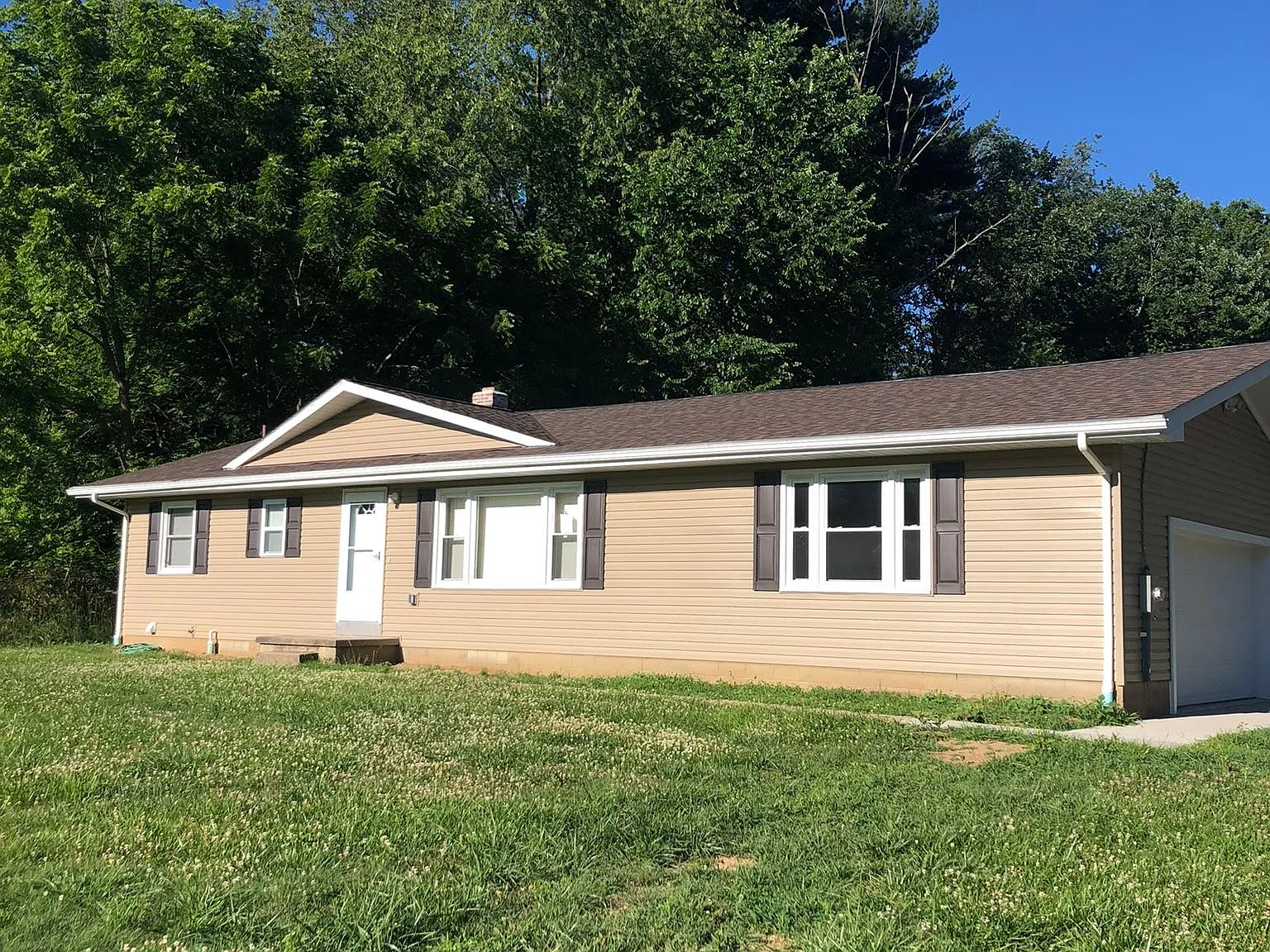 3 bed, 1040 sqft, $1,475 — Photo 1