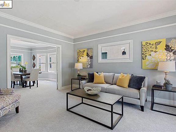 Living room - can be converted into bedroom