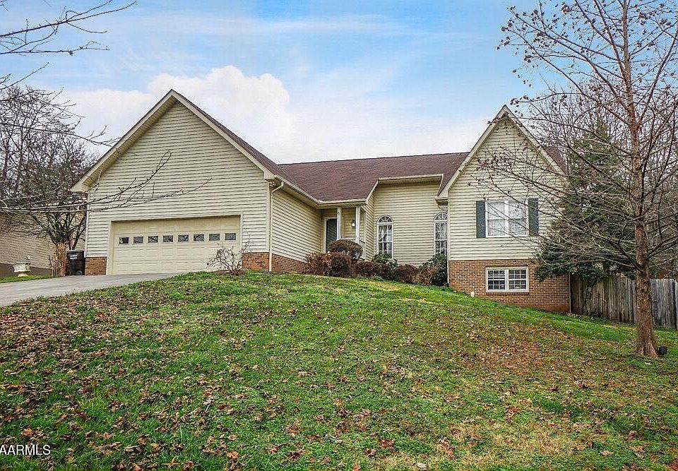 1st image of 10121 Oak Creek Ln