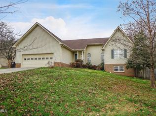 10121 Oak Creek Ln, Knoxville, TN 37932