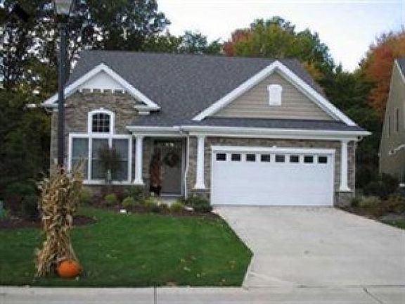 2nd image of 550 Bay Hill Dr