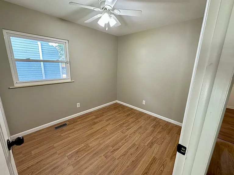 227 Creekwood Dr — Photo 11