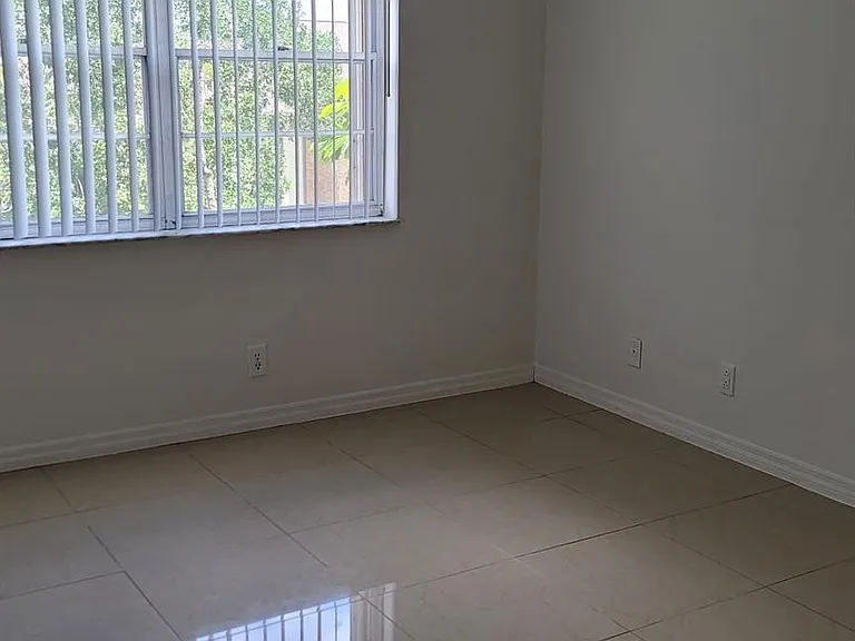 4394 NW 9th Ave #20-3G — Photo 8