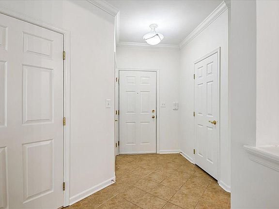 2nd image of 1011 Samantha Ln APT 302