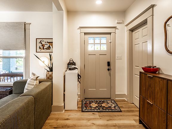 5th image of 4019 Graceland Ave