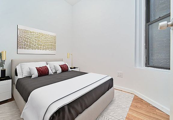 3rd image of 326 E 74th St APT 17