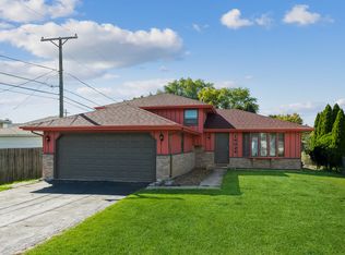 1N028 Darling St, Carol Stream, IL 60188