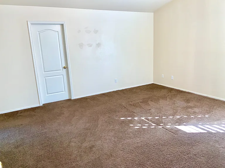 3558 W Escalon Ave — Photo 9