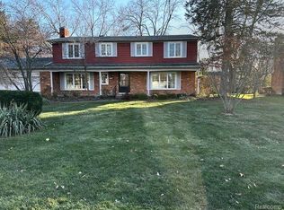 600 Sedgefield Dr, Bloomfield Hills, MI 48304