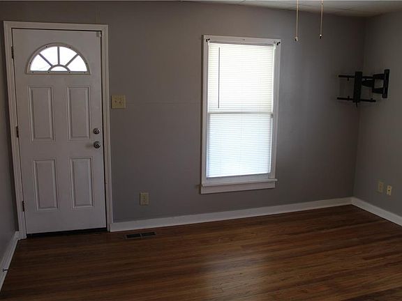 2nd image of 407 E Washington St