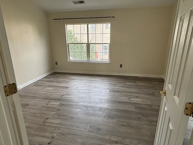 2453 Fox Stream Ln — Photo 13