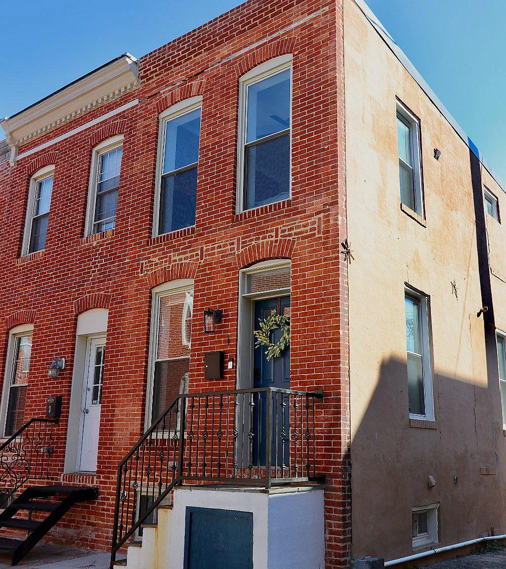 3 bed, 3.0 bath, 1320 sqft, $2,300 — Photo 1