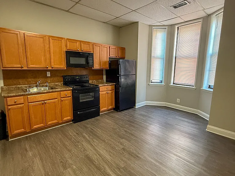 Campus Apartments — Photo 1