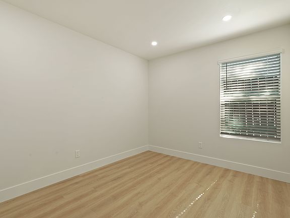 3rd image of 5957 15th Ave