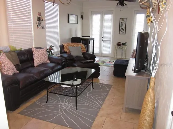 1320 NW 3rd Ave APT 300, Gainesville, FL 32603