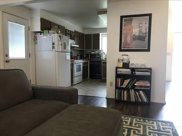 2233 S Euclid Ave — Photo 12
