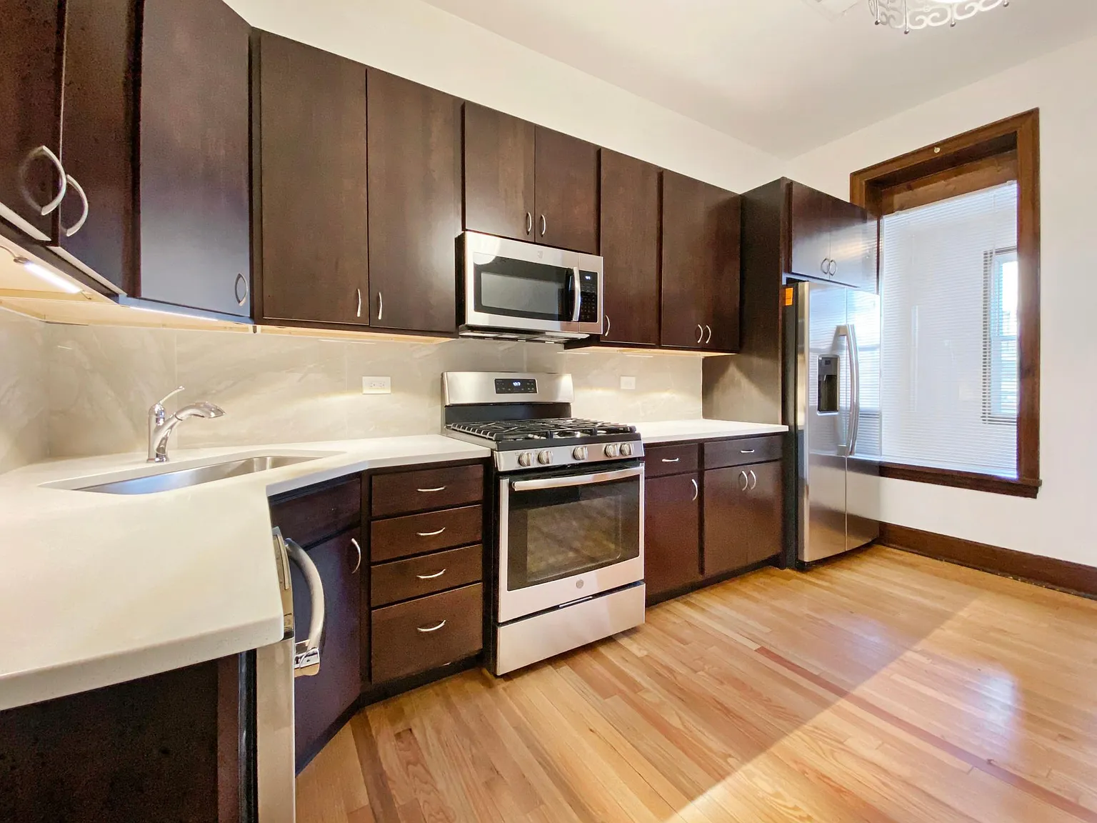 3 bed, $4,200 — Photo 4