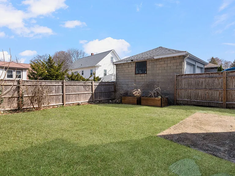 64 Rochambeau Ave #3 — Photo 9