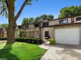221 W Raleigh Pl, Mount Prospect, IL 60056