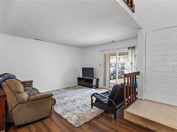 4th image of 3621 Chimney Creek Dr