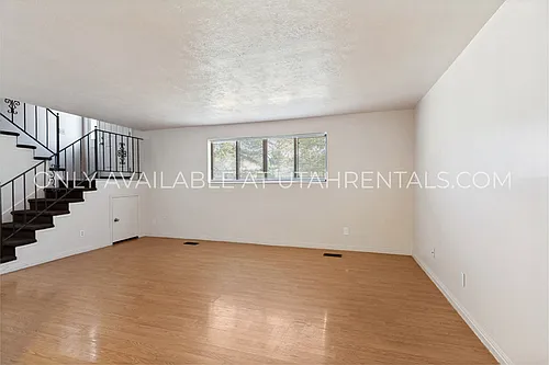 232 W Foxbridge Dr Photo 1