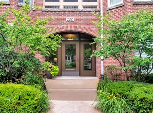 200 North Riv, Geneva, IL 60134