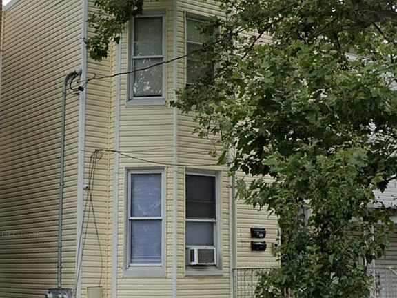 2nd image of 251 Bowers St Floor 2