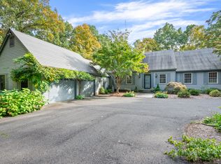 122 Crest Rd, Middlebury, CT 06762