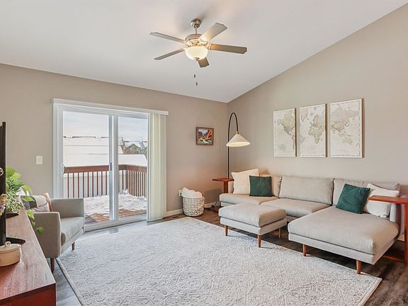 5th image of 390 Tanglewood Dr