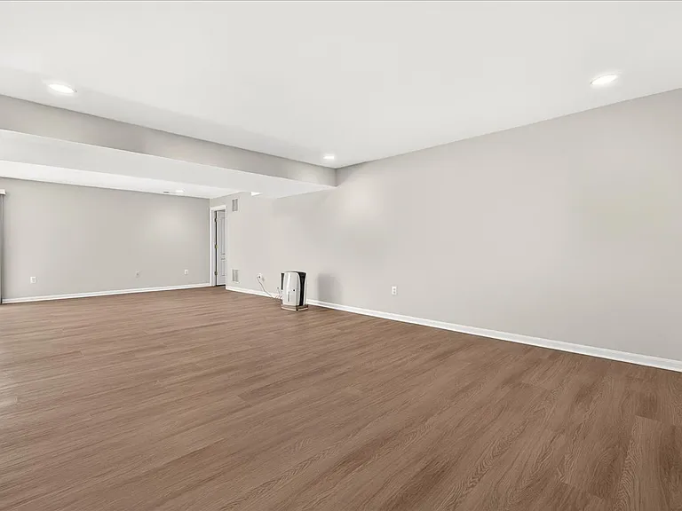 9938 Timberknoll Ln — Photo 13