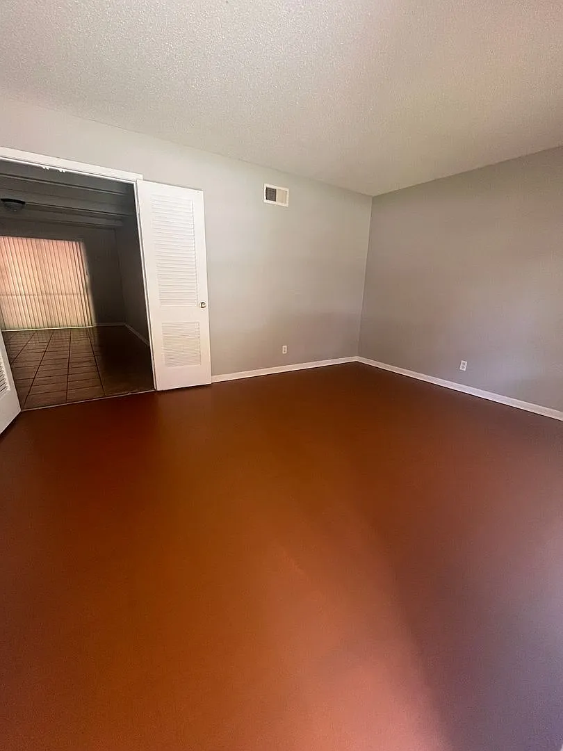 Great Property in quite Neighborhood — Photo 2