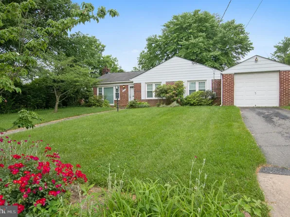 9702 Bellevue Dr, Bethesda, MD 20814